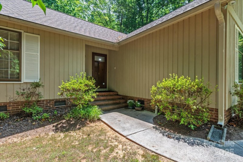 Property image 4 of 319 Kingsley Drive in Alexander Woods, Charlotte, NC 28270