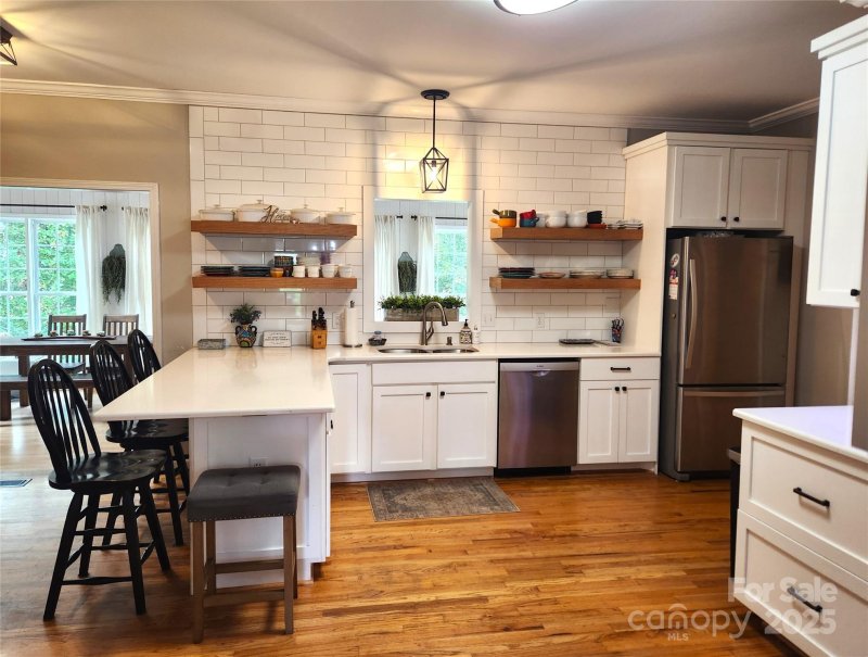 Property image 5 of 3823 11th Street Place in Woodwinds, Hickory, NC 28601