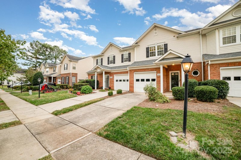 Property image 2 of 5310 Waverly Lynn Lane in Waterlyn, Charlotte, NC 28269
