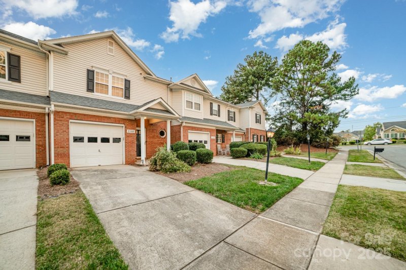Property image 3 of 5310 Waverly Lynn Lane in Waterlyn, Charlotte, NC 28269