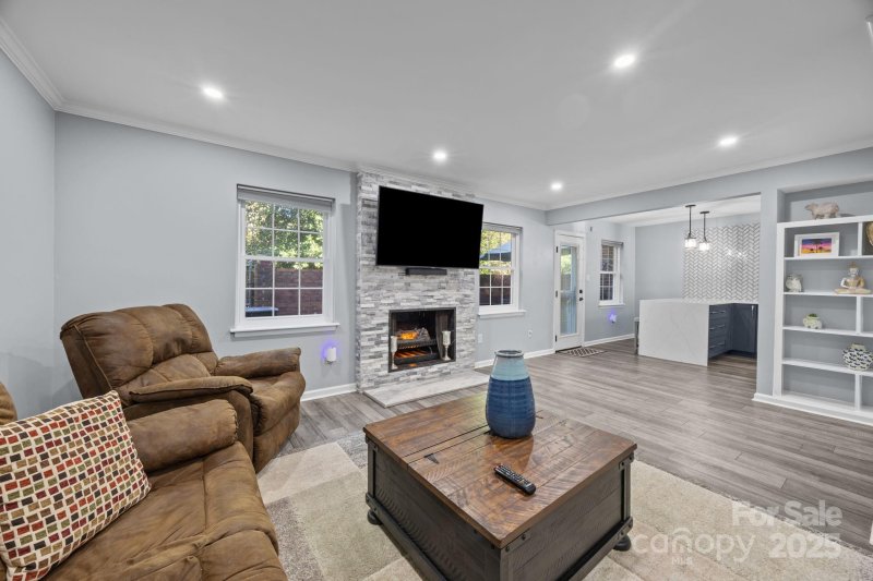 Property image 3 of 10927 Hunter Trail Lane in Lexington Commons, Charlotte, NC 28226