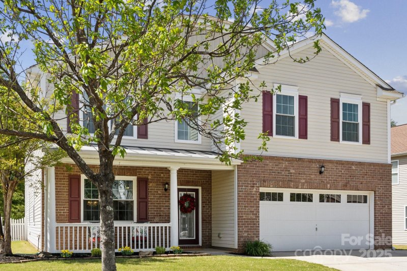 Property image 2 of 221 Sycamore Creek Road in Spicewood, Fort Mill, SC 29708