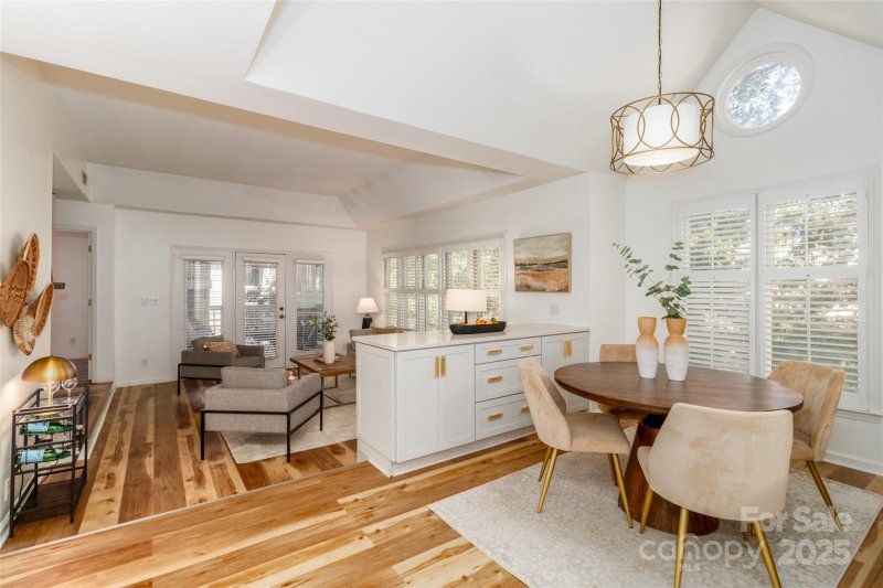 Property image 3 of 318 Queens Road in Myers Park, Charlotte, NC 28204