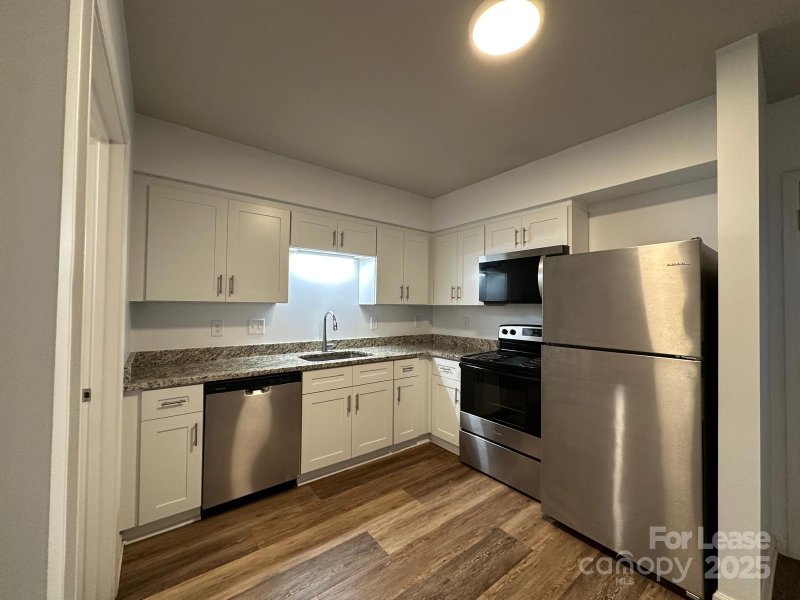 Property image 2 of 2004 Stoney Point Lane in Sharon Lakes, Charlotte, NC 28210