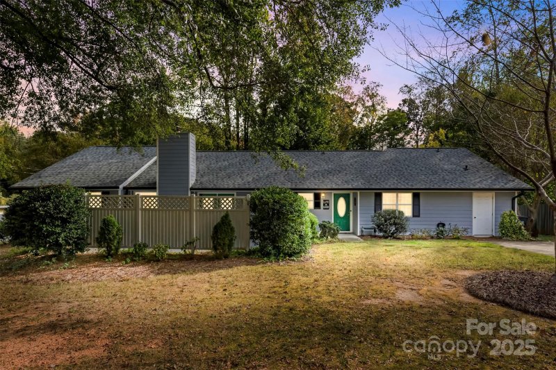 Property image 3 of 2836 Huntingtowne Farms Lane in Huntingtowne Farms, Charlotte, NC 28210