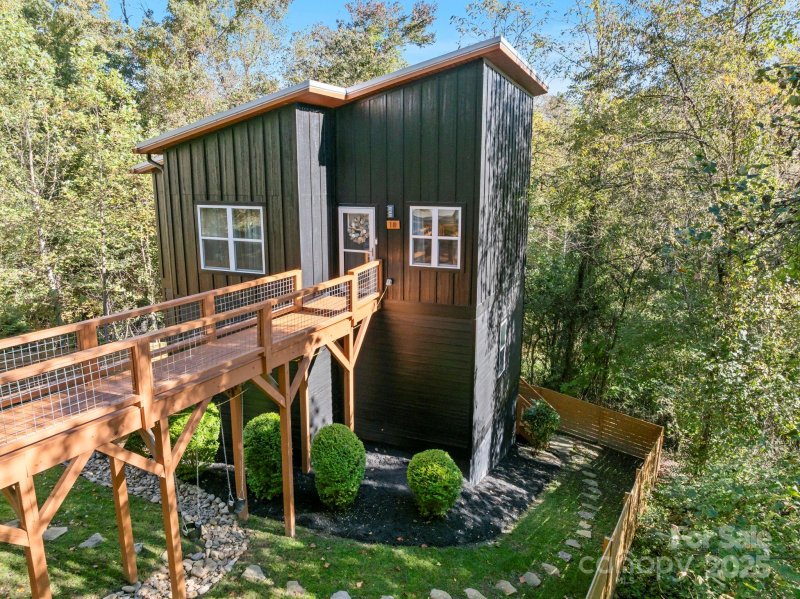 Property image 3 of 18 Crestwood Lane in Woodside Hills, Candler, NC 28715