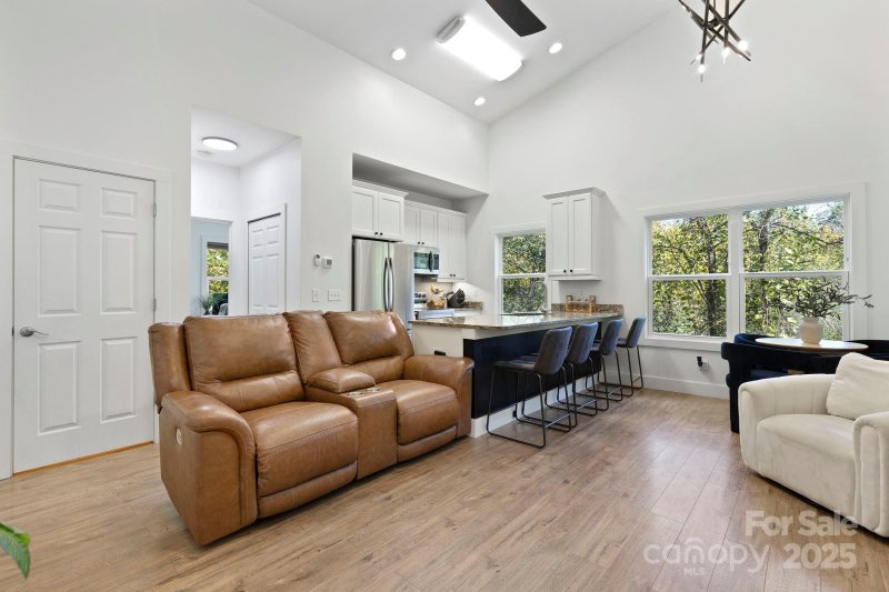 Property image 5 of 18 Crestwood Lane in Woodside Hills, Candler, NC 28715