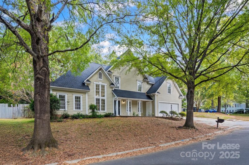Bevington Pines, Charlotte Community