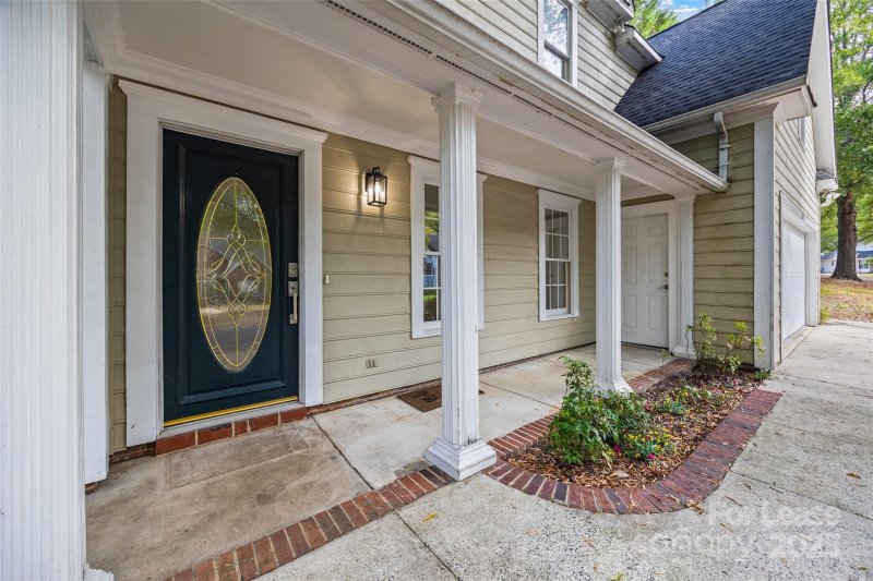 Property image 2 of 7219 Bevington Woods Lane in Bevington Pines, Charlotte, NC 28277