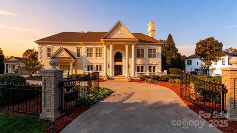 Property image 3 at 822 36th Avenue Place, Hickory, NC 28601