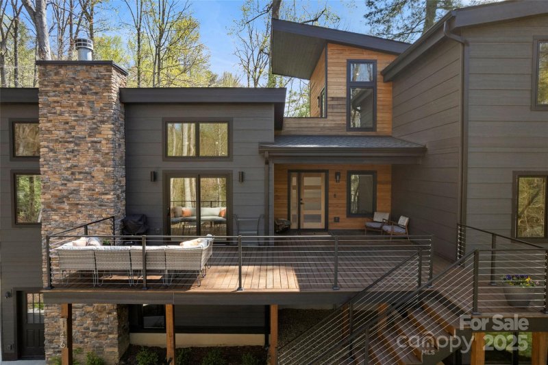 Property image 2 of 146 Timber Creek Road in Timbercreek, Hendersonville, NC 28739