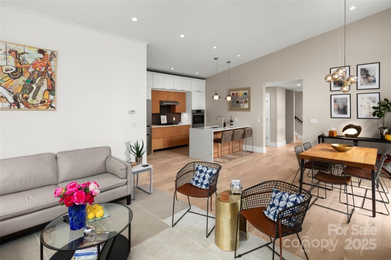 Property image 4 of 146 Timber Creek Road in Timbercreek, Hendersonville, NC 28739