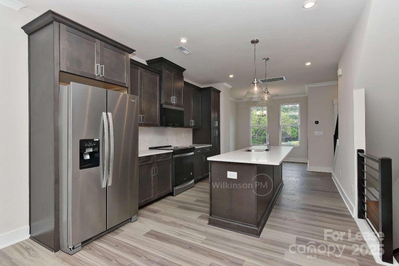 Property image 4 of 2043 Clarksdale Drive in Hamilton Place, Charlotte, NC 28206