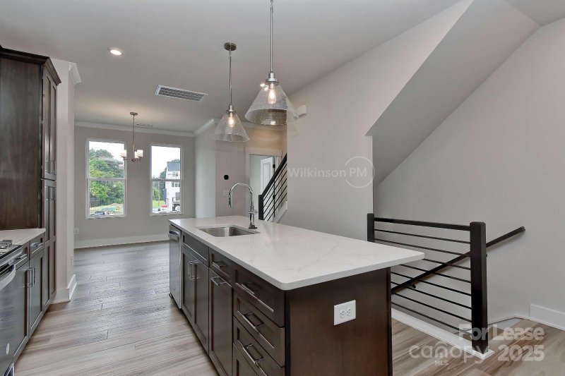 Property image 5 of 2043 Clarksdale Drive in Hamilton Place, Charlotte, NC 28206