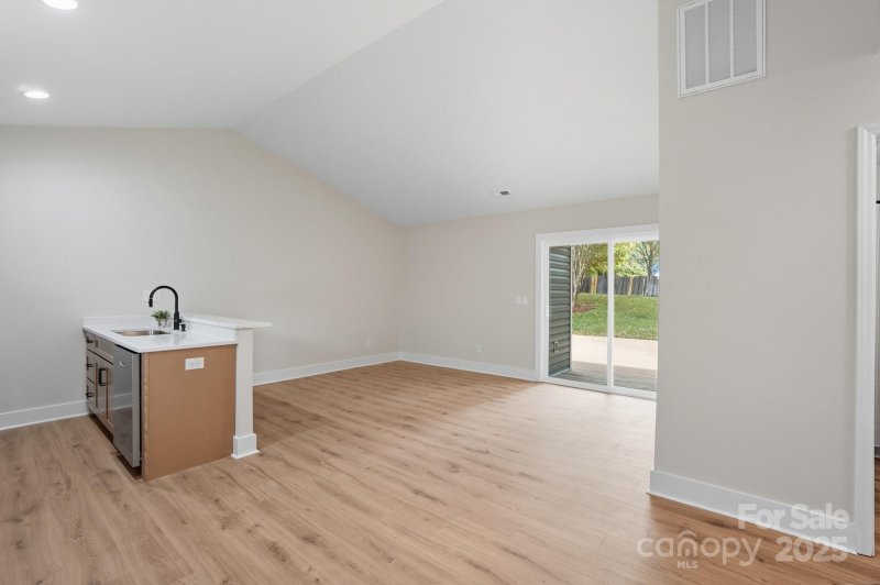 Property image 5 of 6732 Park Hickory Drive in Hickory Ridge, Charlotte, NC 28227