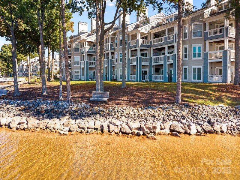 Property image 3 of 907 Southwest Drive in Davidson Landing, Davidson, NC 28036