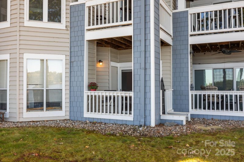 Property image 5 of 907 Southwest Drive in Davidson Landing, Davidson, NC 28036