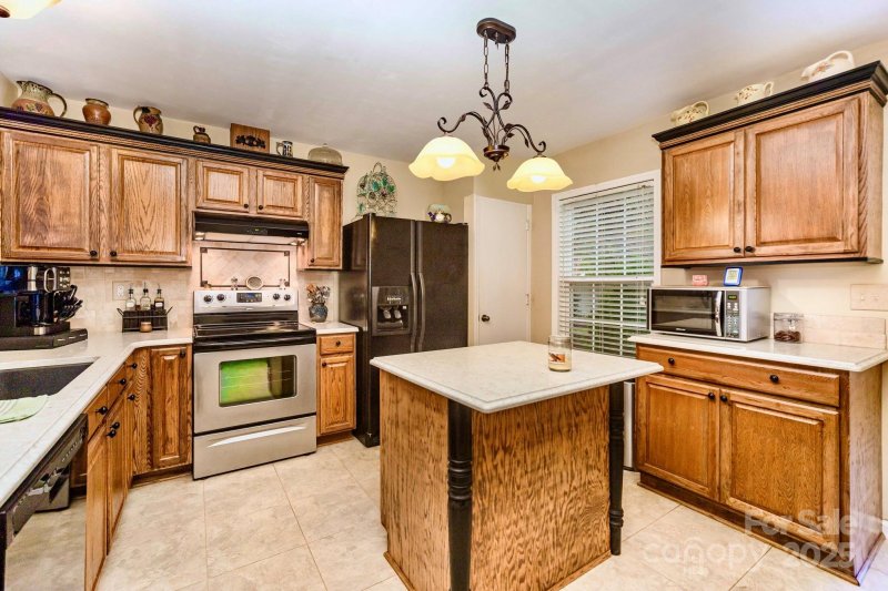 Property image 4 of 215 Tribune Drive in Belmeade Green, Charlotte, NC 28214