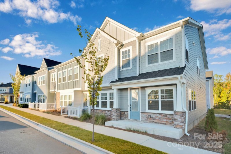 8817 Arrington Hall Drive