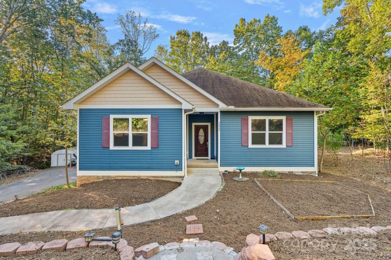 Stone Mountain, Charlotte Community