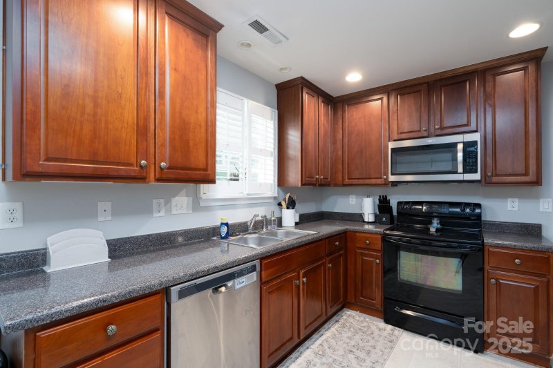 Property image 4 of 7644 W Berkeley Road in Villages Of Denver, Denver, NC 28037