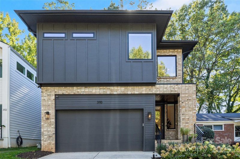 Commonwealth, Charlotte Community