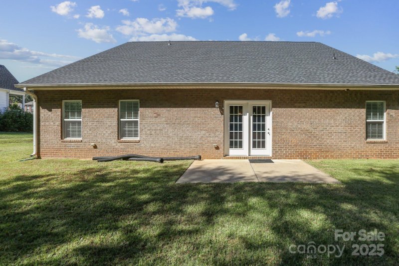 Property image 5 of 1648 Williamsburg Drive in Stoneridge Lakes, Rock Hill, SC 29732