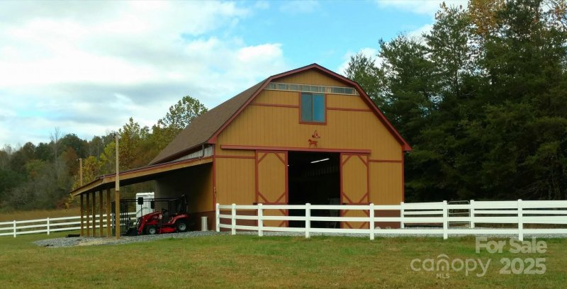 Property image 5 of 225 Burnt Meadow Lane in Hearthstone Ridge, Union Mills, NC 28167