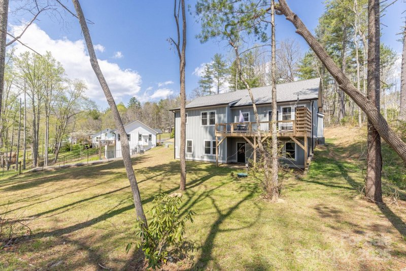 Property image 3 of 209 Fall Leaves Drive in Majestic Oaks of Fairview, Fairview, NC 28730