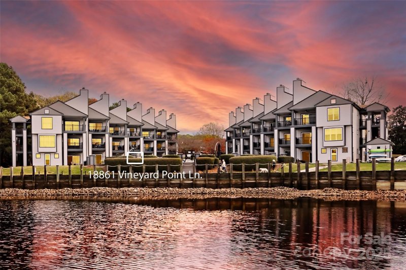 Property image 4 of 18861 Vineyard Point Lane in Vineyard Point, Cornelius, NC 28031