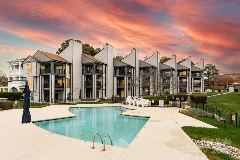 Property image 5 of 18861 Vineyard Point Lane in Vineyard Point, Cornelius, NC 28031