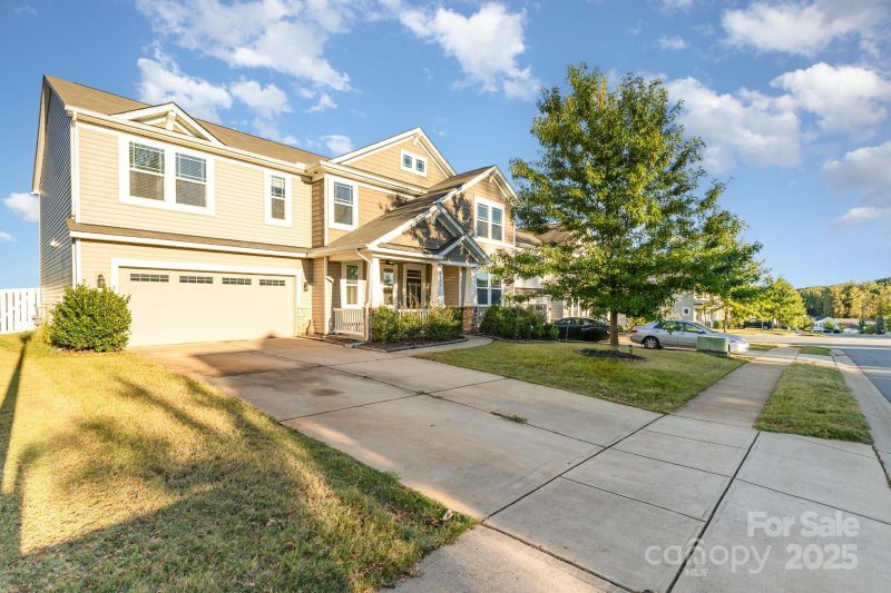 Property image 2 of 7806 Meridale Forest Drive in Meridale, Charlotte, NC 28269