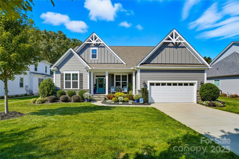 Ashlyn Creek, Mooresville Community