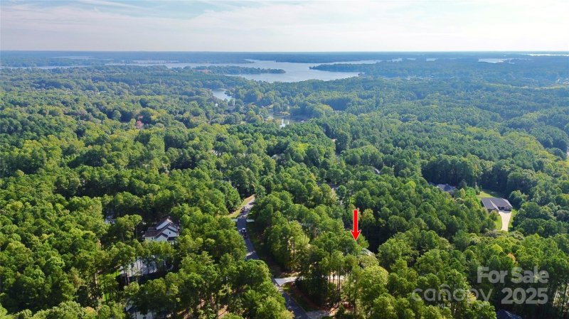 Property image 3 of 6782 Kingfisher Court in Harbor Oaks, Denver, NC 28037