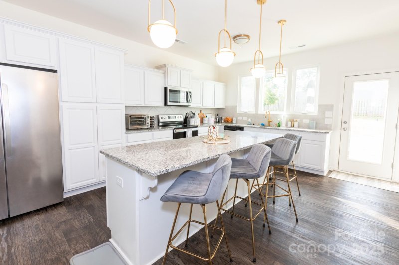 Property image 2 of 7105 Lenton Road in Brentwood, Charlotte, NC 28215