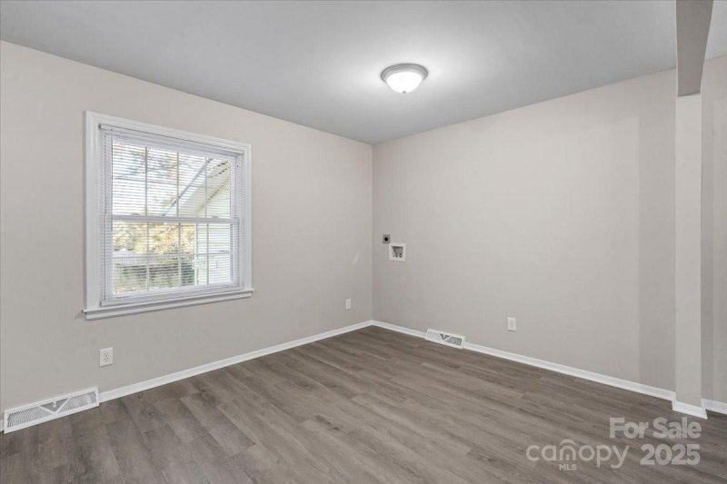 Property image 5 of 2606 Abelwood Road in University Park, Charlotte, NC 28216