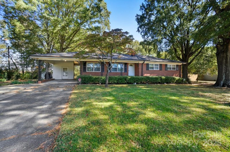 Crater Park, Charlotte Community