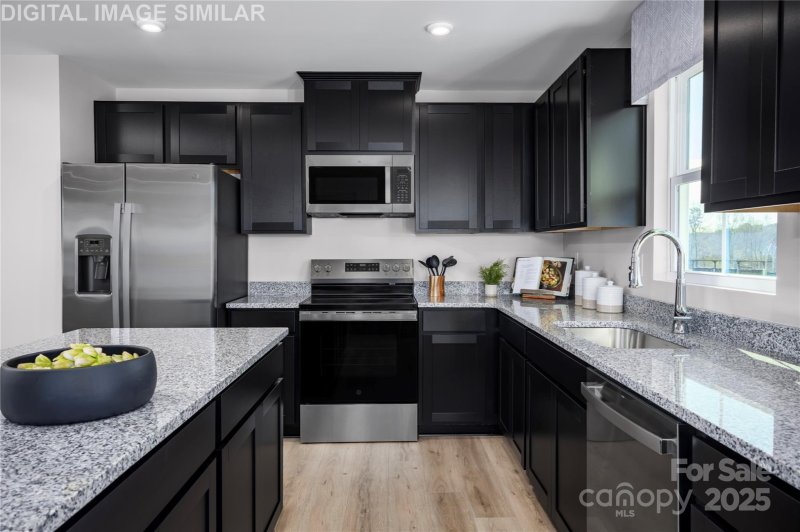 Property image 2 of 10051 Florentine Way in Bozardt Farms, Charlotte, NC 28214