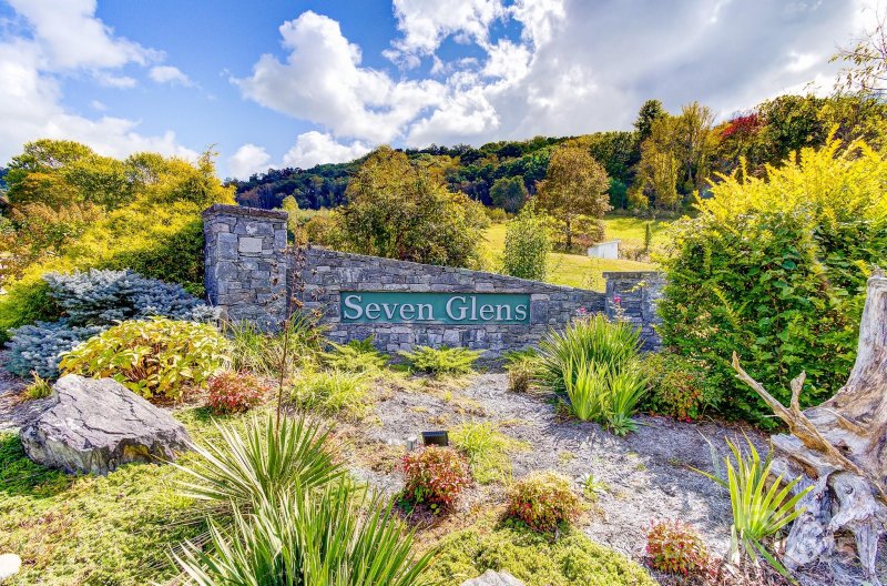 Property image 2 of 443 Glen Valley Drive in Seven Glens, Weaverville, NC 28787