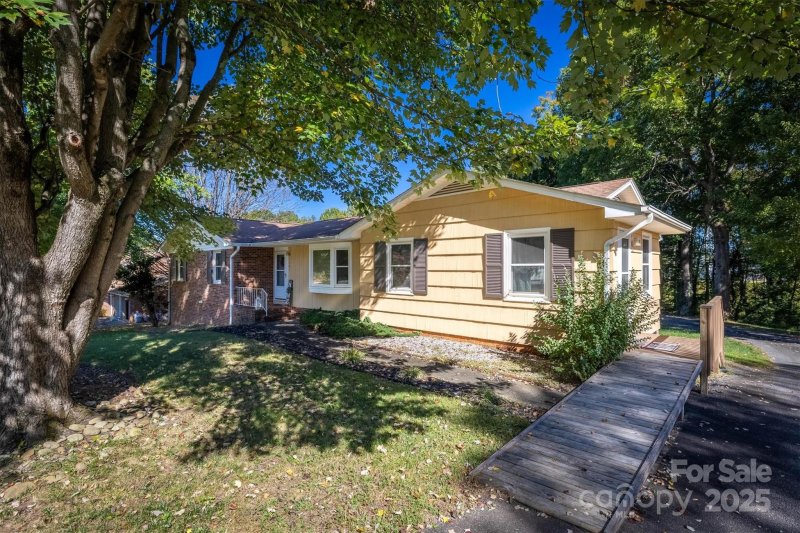 Property image 3 of 1341 36th Avenue Drive in Sandy Ridge Acres, Hickory, NC 28601