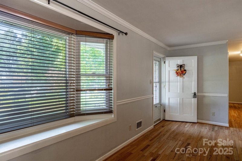 Property image 5 of 1341 36th Avenue Drive in Sandy Ridge Acres, Hickory, NC 28601