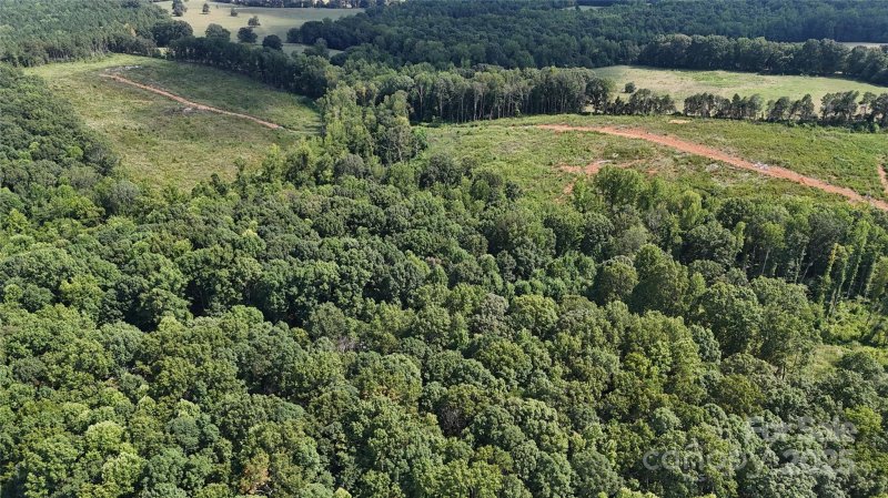 Property image 4 of 4415 Mirror Lake Drive in Mirror Lake, Catawba, NC 28609