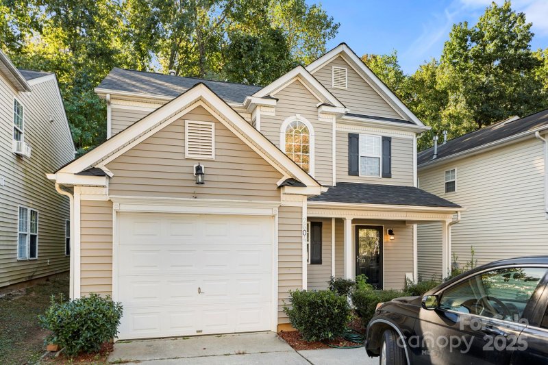 Property image 2 of 2604 Cochrane Drive in Meadowhill, Charlotte, NC 28269