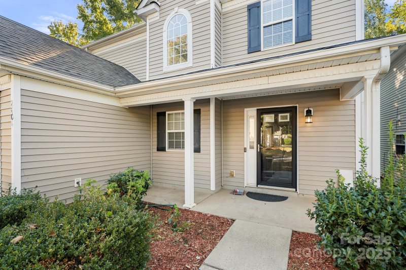 Property image 3 of 2604 Cochrane Drive in Meadowhill, Charlotte, NC 28269