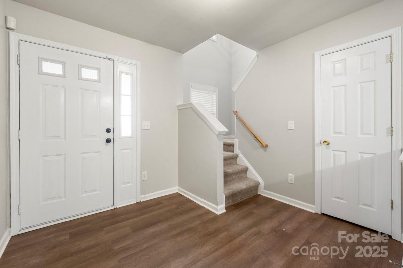 Property image 4 of 2604 Cochrane Drive in Meadowhill, Charlotte, NC 28269