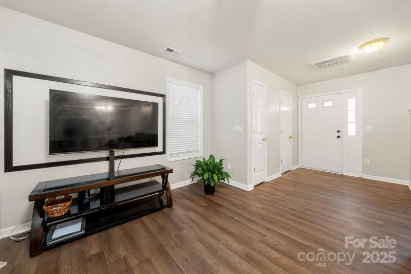 Property image 5 of 2604 Cochrane Drive in Meadowhill, Charlotte, NC 28269