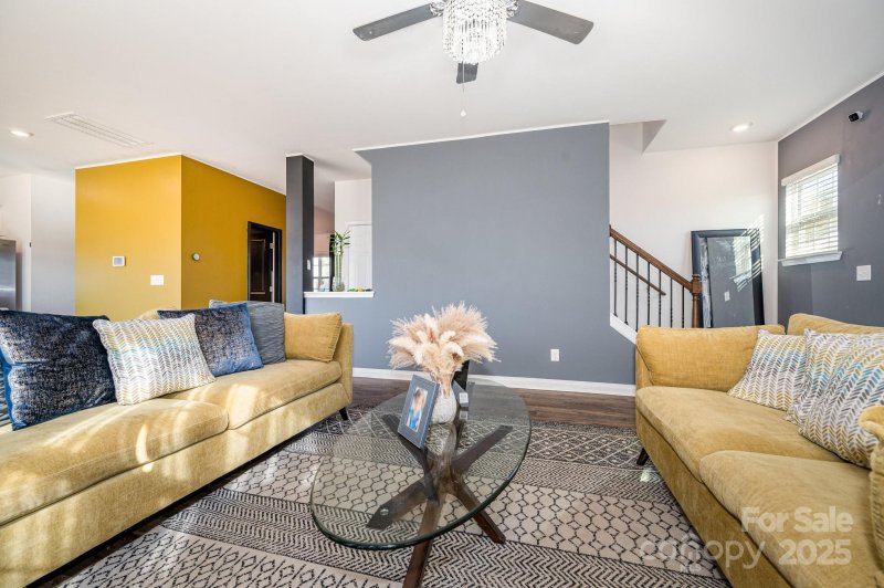 Property image 5 of 7415 Foxgate Circle in Lanier Village, Charlotte, NC 28215