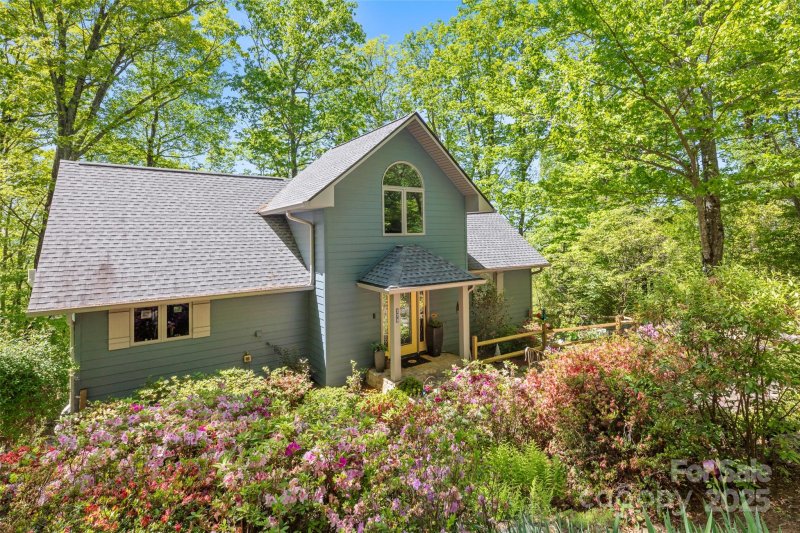 Property image 4 of 270 Ridge Drive in Laurel Mountain, Saluda, NC 28773