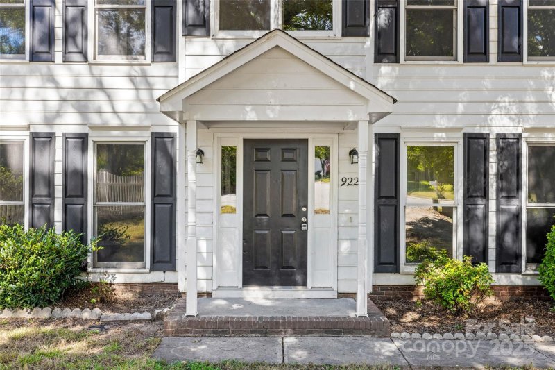 Property image 3 of 9224 Agnes Park Lane in Torrence Crossing, Huntersville, NC 28078