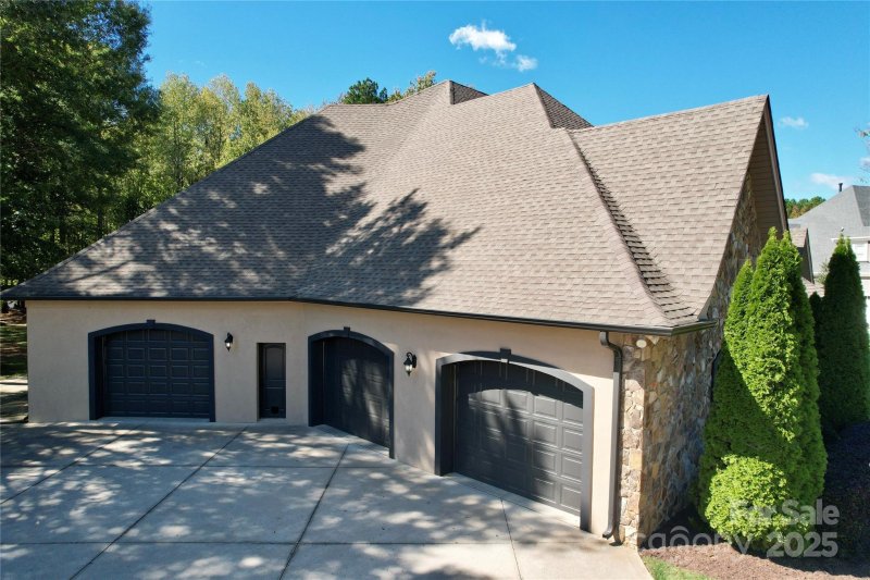 Property image 2 of 148 Castle Drive in Indian Forest, Mooresville, NC 28117